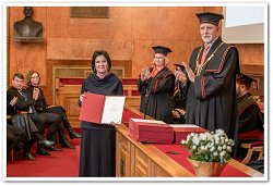 Skupna fotografija, redna profesorica dr. Jana Mali, rektor Univerze v Ljubljani, prof. dr. Gregor Majdič in dekanja Fakultete za socialno delo, izr.prof.dr. Mojca Urek.