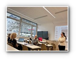 Tamara, Bojana in Liljana - Katedra za raziskovanje in organizacijo + Vera, ki vodi razpravo