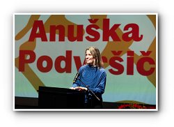Anuška Podvršič med svojim govorom